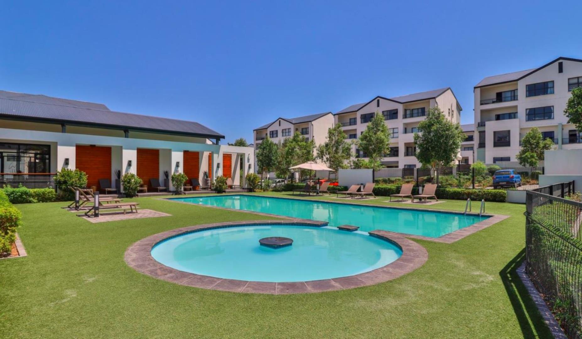 739964_Dezight_Pool_side.JPG