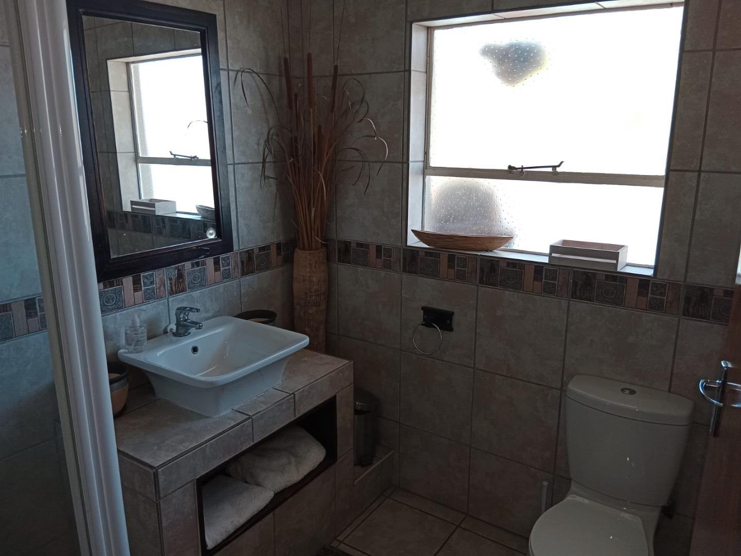 751218_HOUSE_BATHROOM.jpg