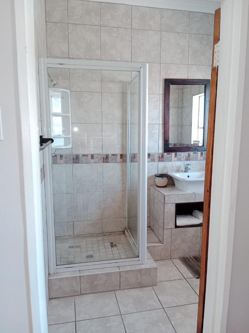 751218_MAIN_EN_SUITE.jpg