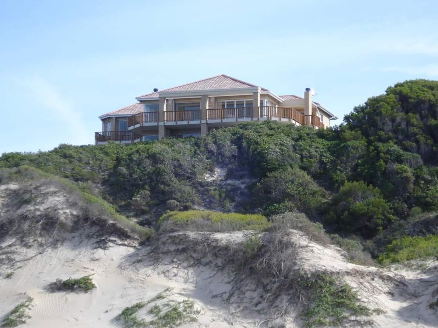 6 Bedroom  House for Sale in Jeffreys Bay - Eastern Cape