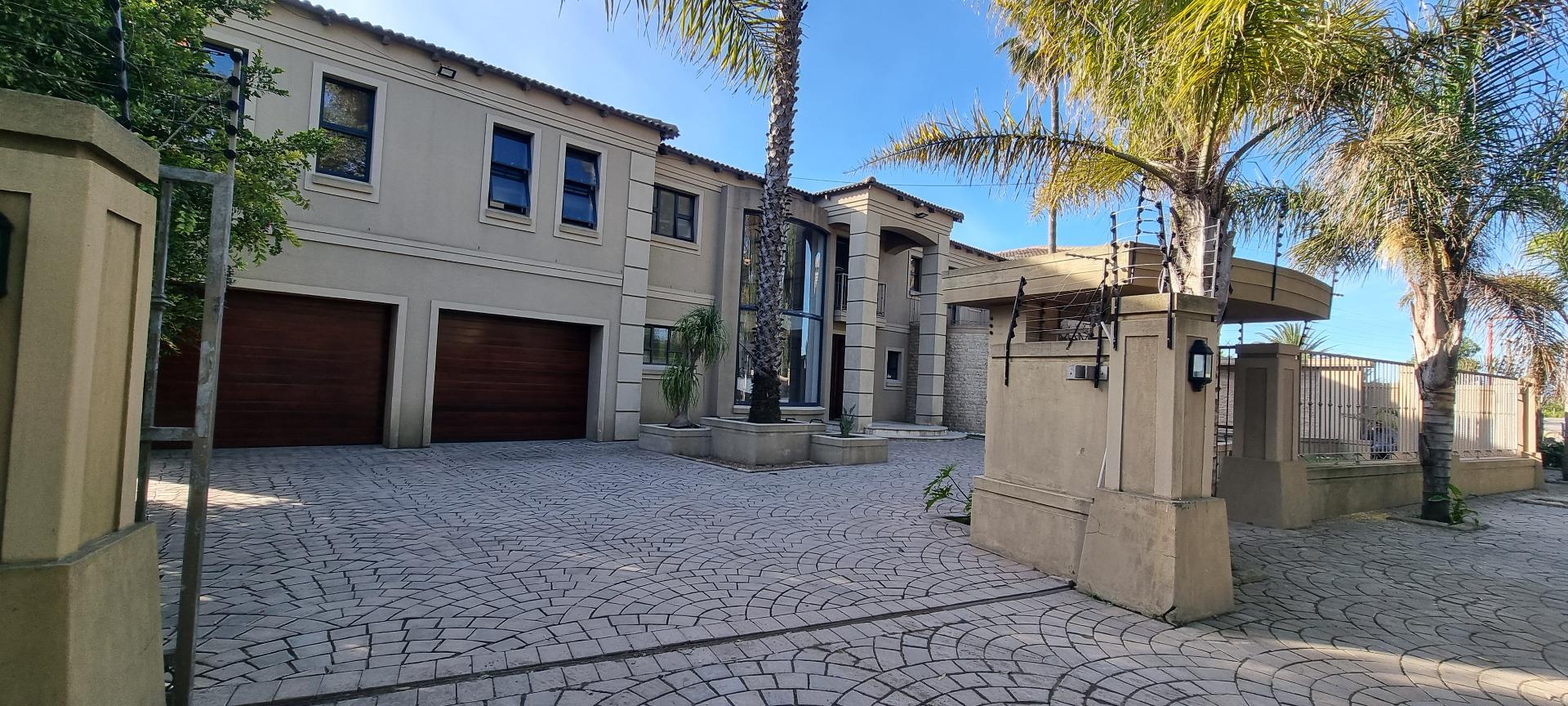 House + Cottage/Flat for Sale in Schaapkraal, Cape Town 706635