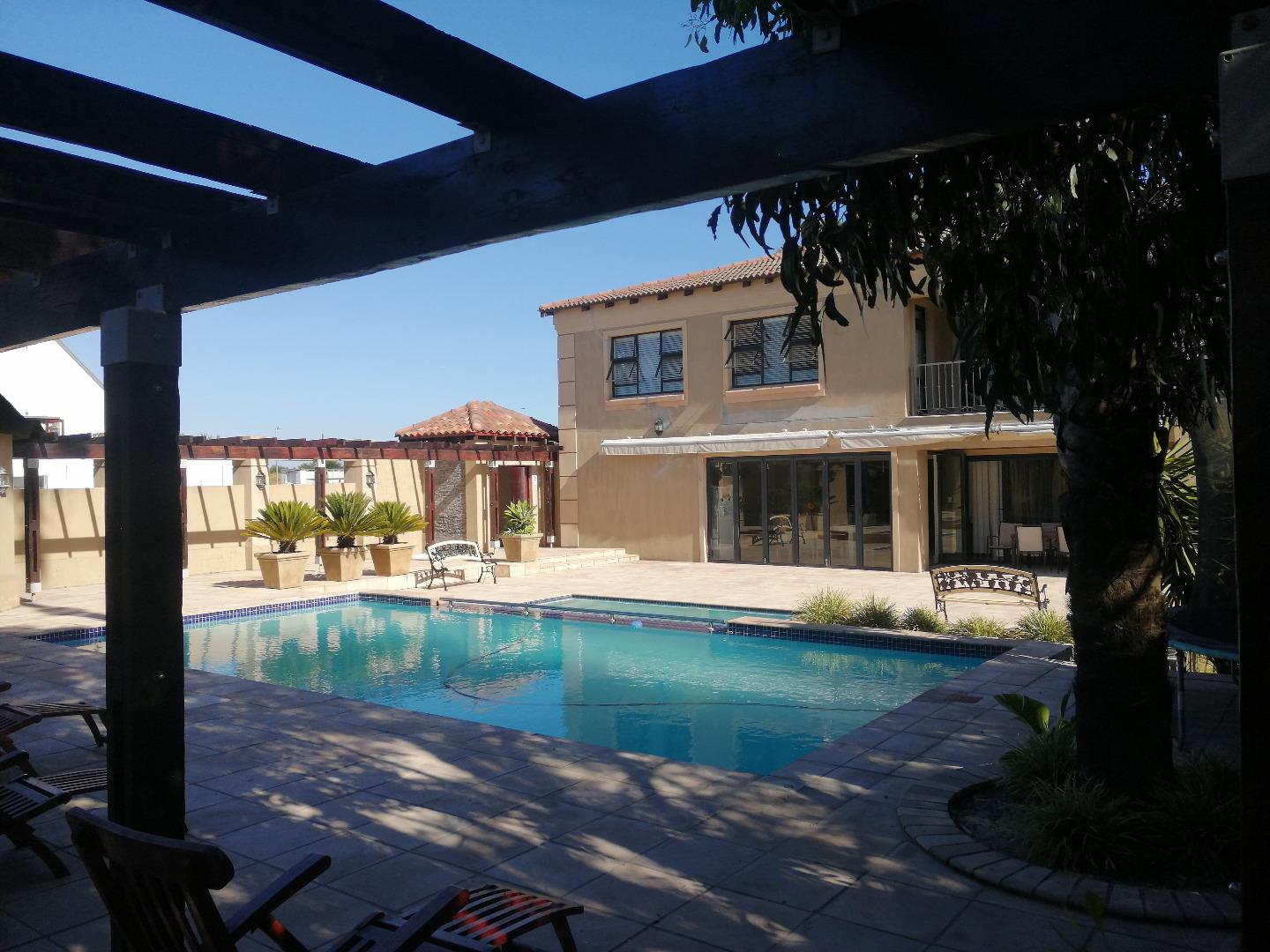 House + Cottage/Flat for Sale in Schaapkraal, Cape Town 706635