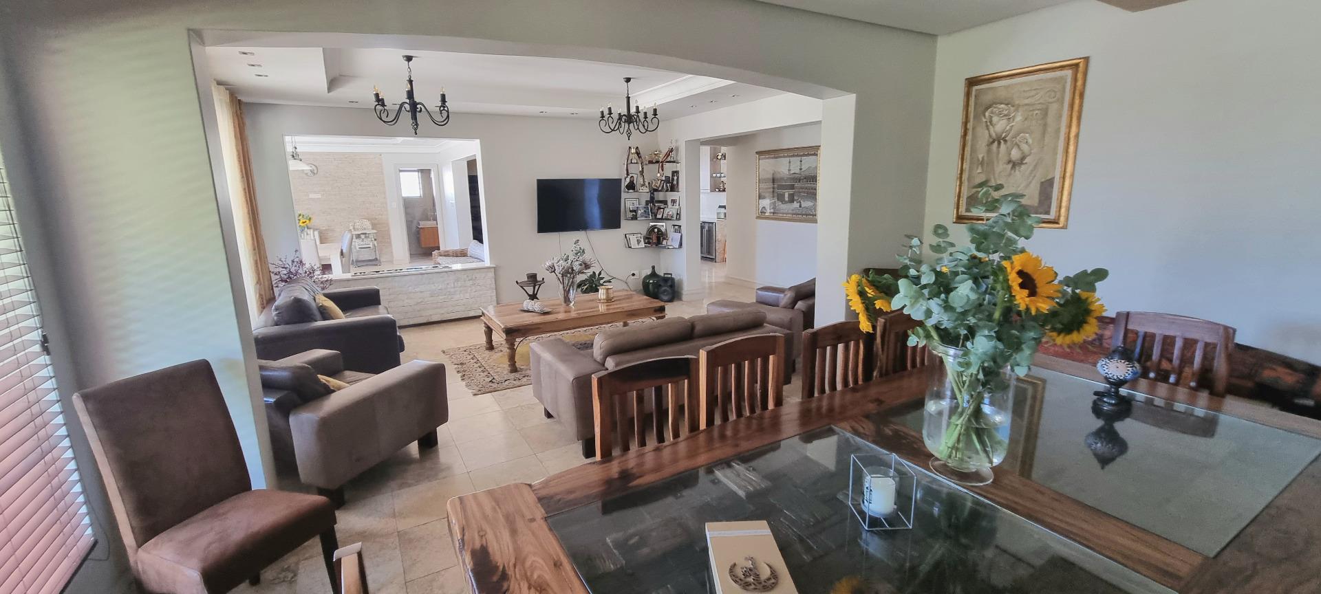 House + Cottage/Flat for Sale in Schaapkraal, Cape Town 706635