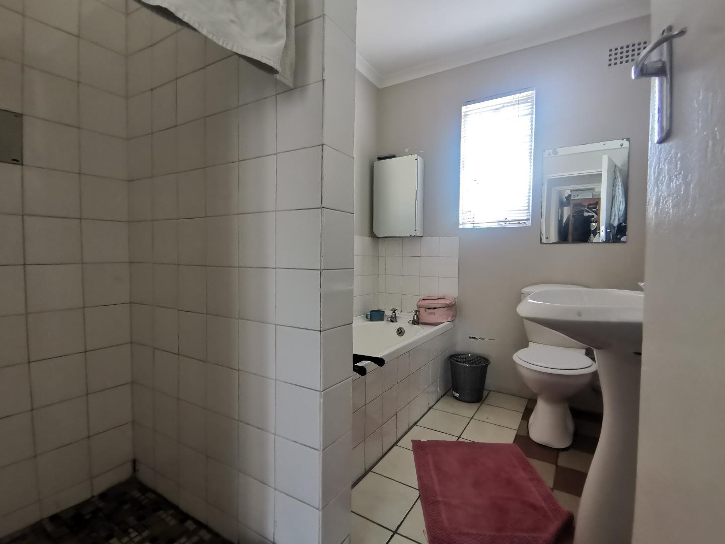 House + Cottage/Flat for Sale in Lansdowne, Cape Town 706671