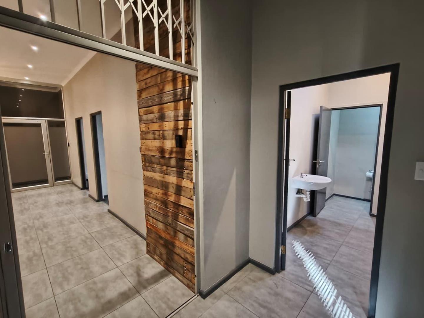 763987_inside_corridor1.jpg