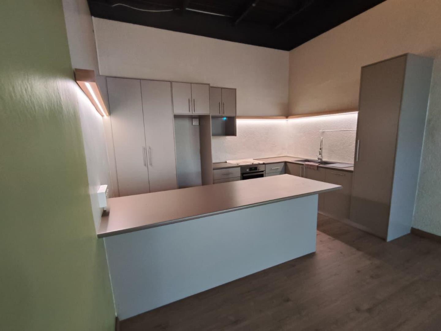 763987_kitchen3.jpg