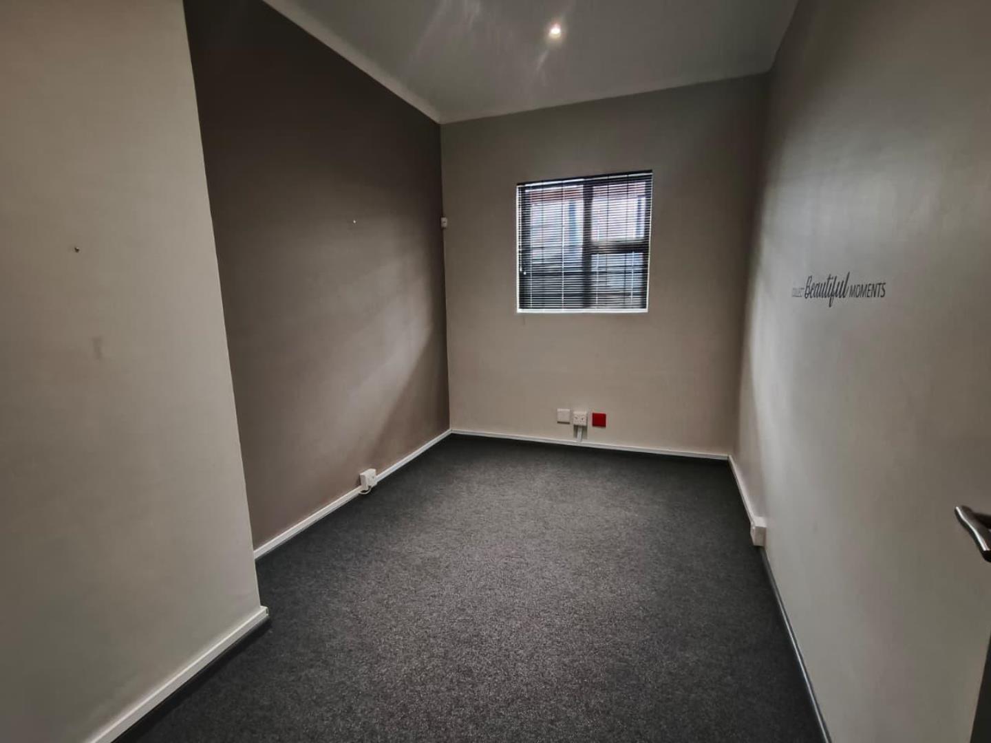 763987_office2.jpg