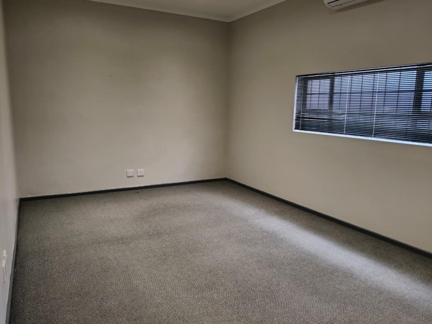 763987_office4.jpg