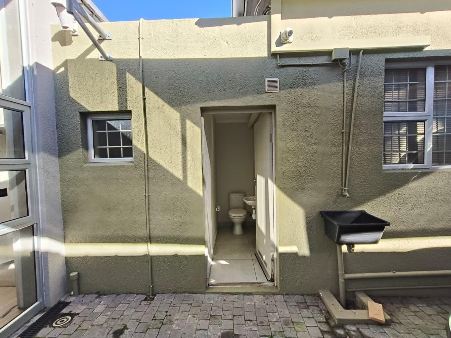 763987_outside_toilet.jpg