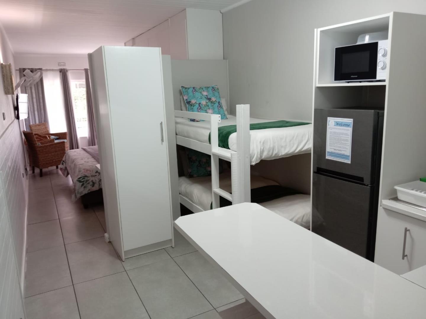 766633_lounge1.jpg
