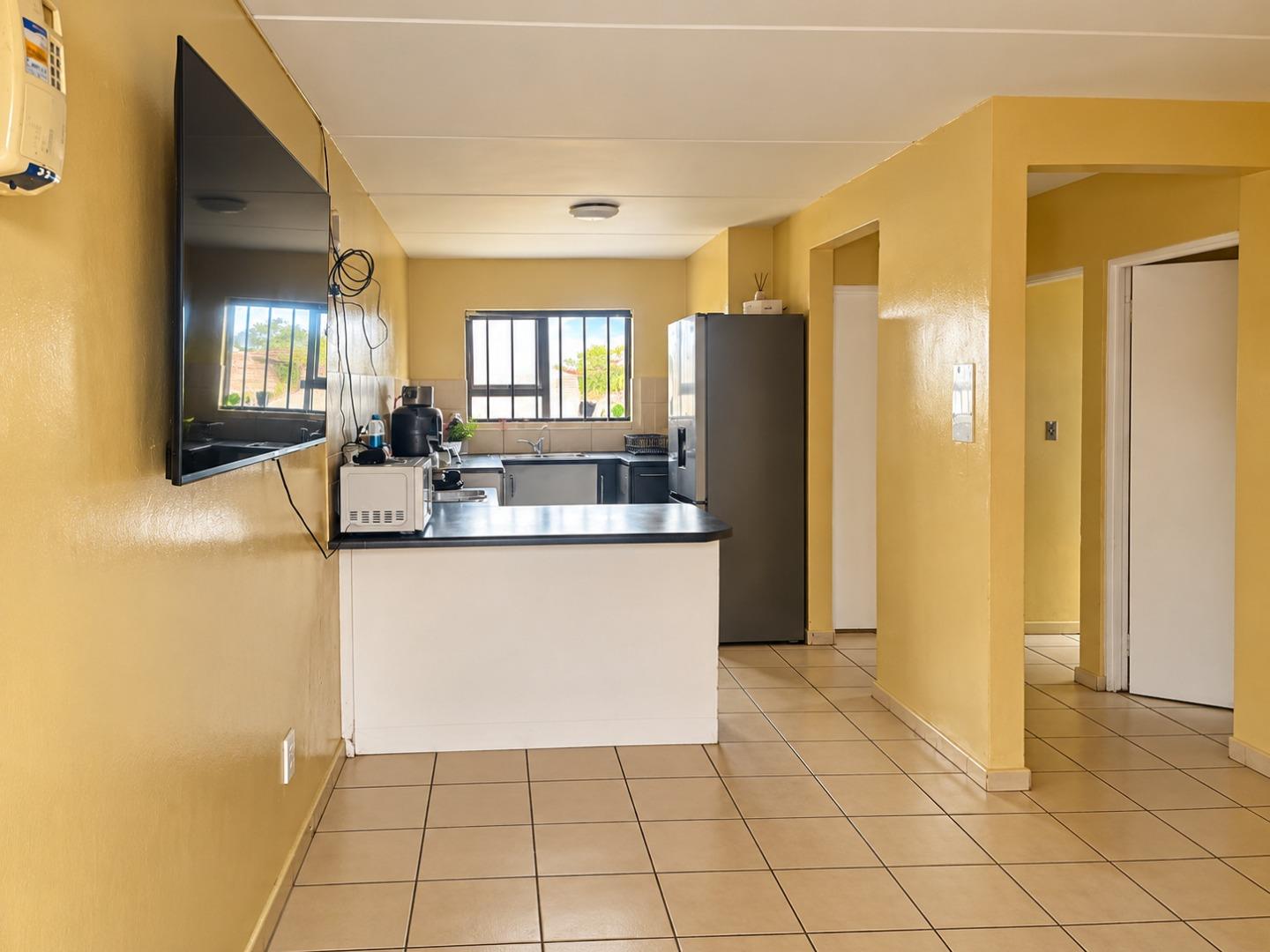 769722_Bright_Open-Plan_Kitchen_and_Living_Hallway.jpg