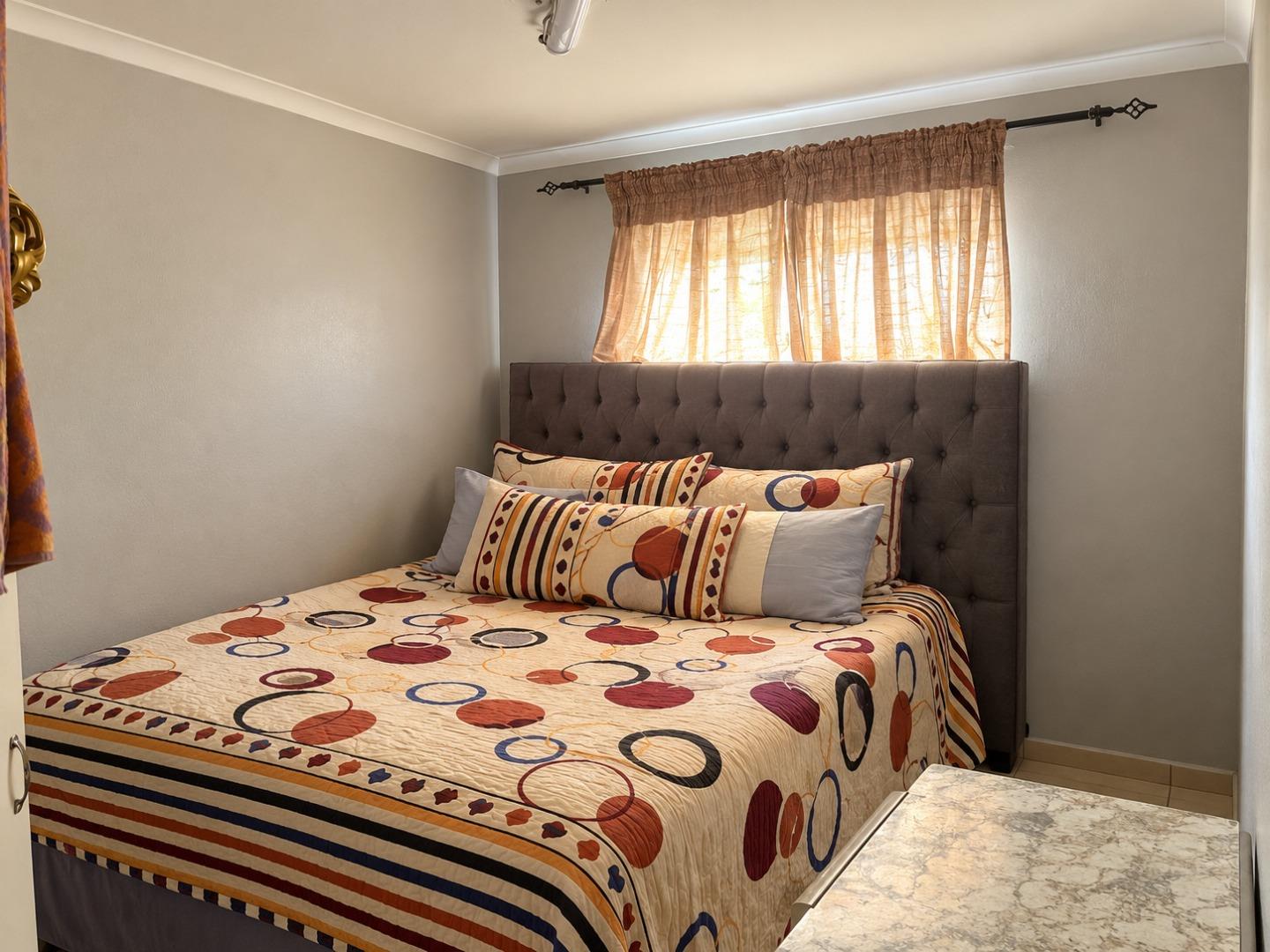 769728_Cozy_Tufted_Bedroom_with_Patterned_Bedding.jpg